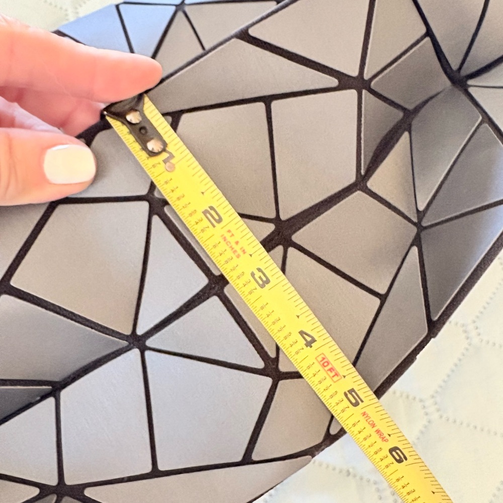 Geometric Patterned Gray Handbag - Picture 8 of 10
